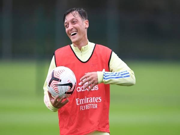 Ozil vẫn chưa chơi Arsenal bất kỳ trận đấu nào kể từ đầu mùa.