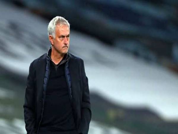 Mourinho ấm ức vì để thua Chelsea