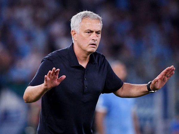 Bóng đá quốc tế sáng 1/10: Roma thắng trận, Mourinho tranh thủ đá xoáy Lazio