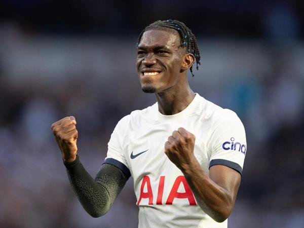 Yves Bissouma là một trong những tiền vệ trung tâm hay nhất thế giới thuộc Tottenham Hotspur