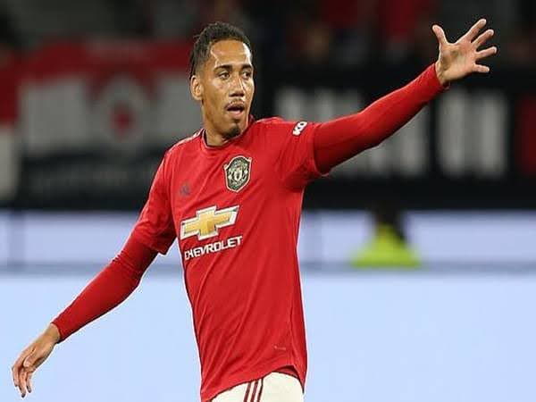 Sự nghiệp thi đấu ấn tượng của Chris Smalling