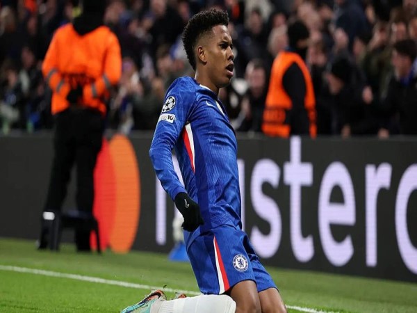 Tin C1: Estevao tạo cột mốc ngày Chelsea đè bẹp Barcelona