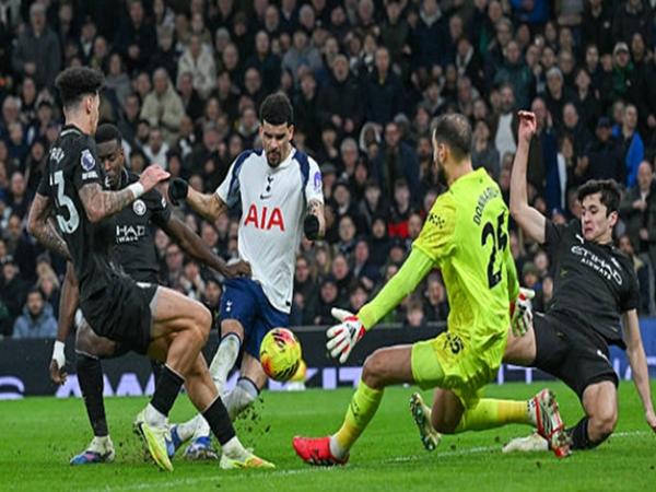 Căng thẳng đến phút cuối, Man City hụt bước