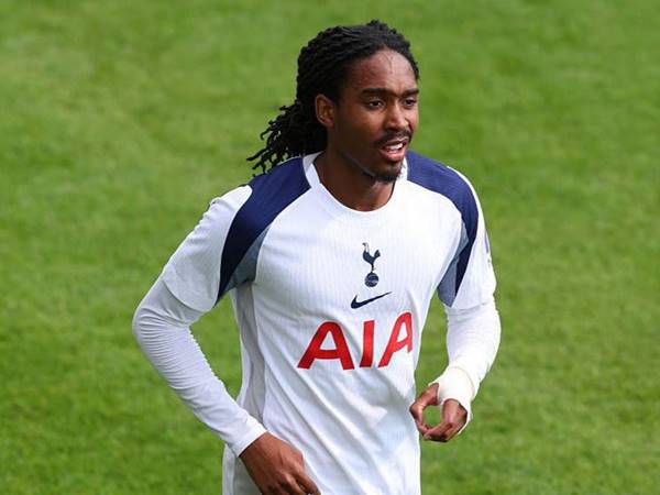 Tin Tottenham: Juventus để mắt Djed Spence của Tottenham