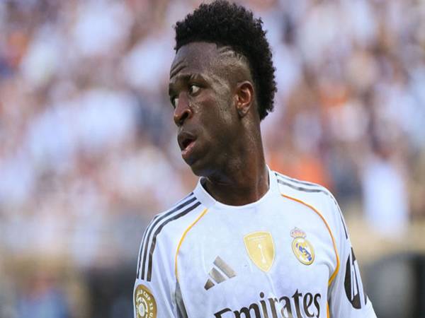 Tin Real: HLV Arbeloa khen ngợi Vinicius sau trận thắng Espanyol